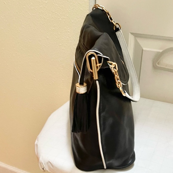 Authentic Tory Burch Lambskin leather hobo bag - Picture 4 of 16